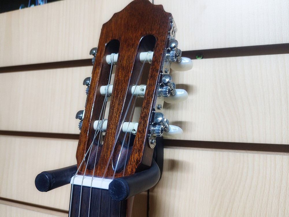 Классическая гитара 4/4, глянцевая, Cort AC100-SG