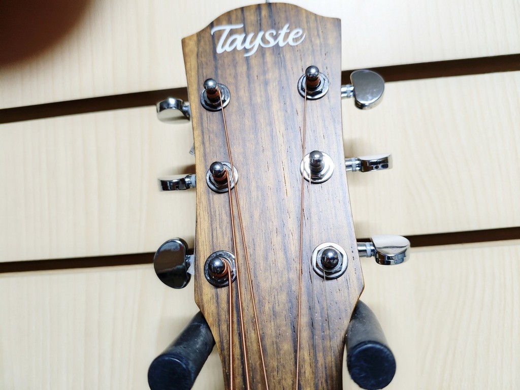 Транс-акустическая гитара Tayste